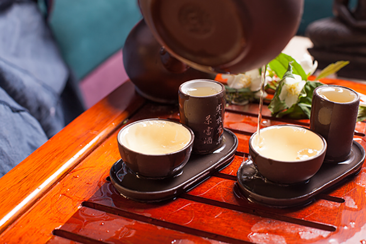 西湖龙井茶属于绿茶吗(西湖龙井茶属于绿茶吗?)