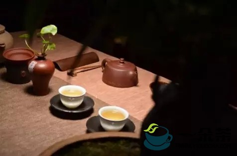 泡后的茶叶:茶叶最新泡法！三步泡出健康，人到中年必收藏