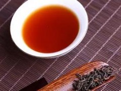 普洱茶减肥法：生茶熟茶交替喝(生熟普洱茶哪个减肥)