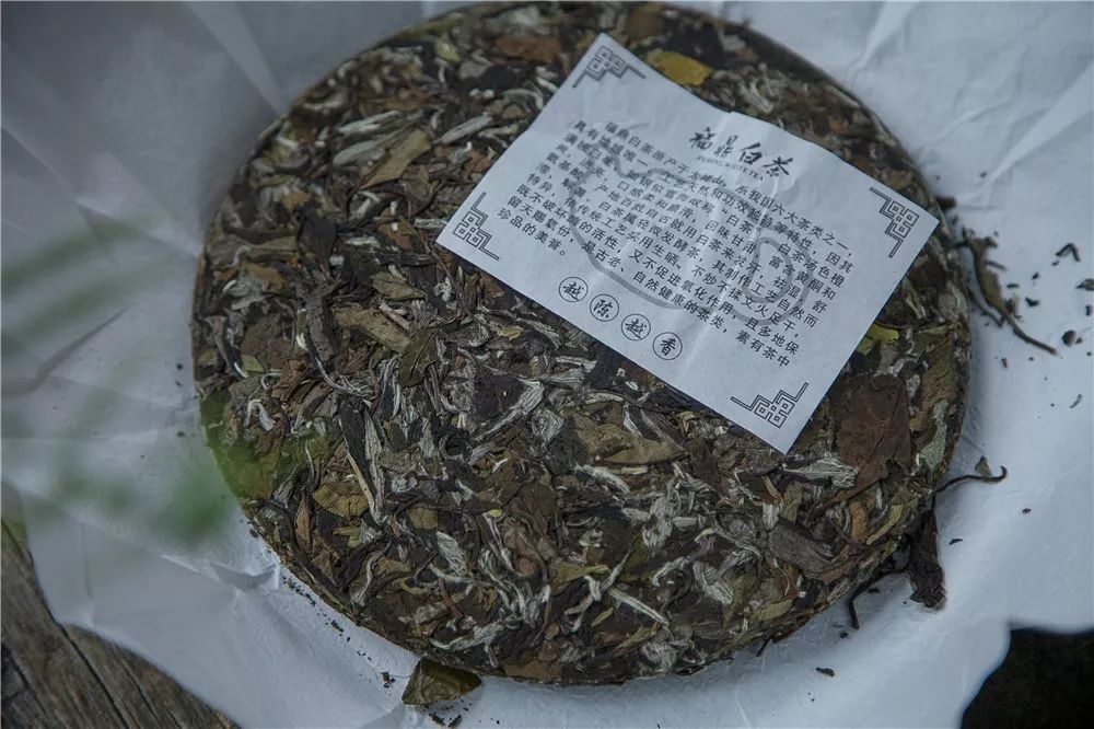 荒野牡丹饼2016|荒野山场，日光萎凋，每口茶汤都藏着大自然的野趣！