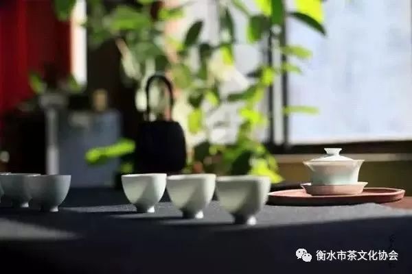 是“蹭茶”？还是“趁茶”？